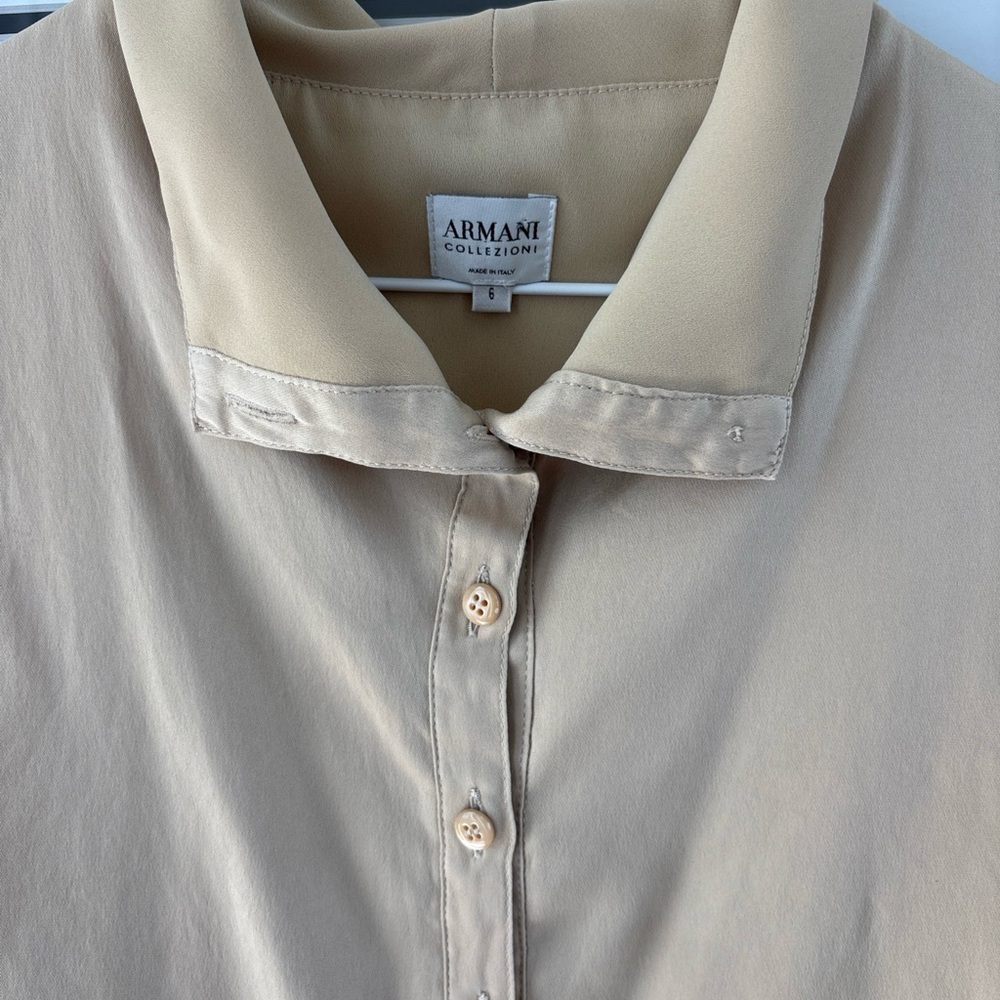 Vintage Armani Collezioni Beige Sleeveless Button-Down Crop Blouse Top Sz 6 - Picture 6 of 9